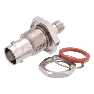 Adaptador Coaxial / BNC Hembra a SMA Hembra / 50 Ohm / Montaje en Panel (Bulkhead) SPE-9185 SYSCOM PARTS