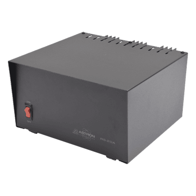 Fuente de Poder Lineal / 13.8 VCC / 16 A Continuos / 20 A Máximo / 115 VCA Entrada / 0.76 x 0.44 x 0.86 pies / 18.1 lbs