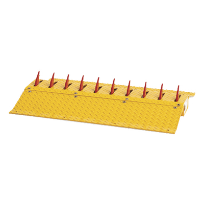 Picos Poncha Llantas Autónomos / Secciones Modulares 0.9 m (3 ft) / Acero 1/4' con Pintura Amarilla / Operación Mecánica sin Energía Eléctrica / Altura 7.6 cm como Reductor de Velocidad / Instalación Sobre Superficie 1610-087 DKS DOORKING